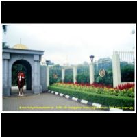 12408 164 Koenigspalast Istana Negara Malaysia 2006 Kuala Lumpur.jpg